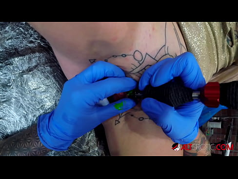 ❤️ An hottie thar a bheith tattooed Sully Savage fuair tattoo ar a clitoris ❤️ Sluts ag porn % ga.cassino-vulkan646.ru% ❌